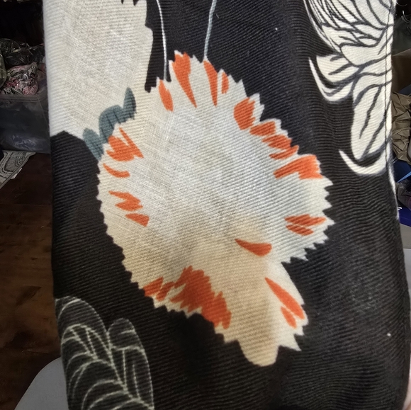 OSFM NWOT Boutique Kimono 37.5Long 34.5ptp Blk Floral Raw Fringe Hem Soft! - Picture 4 of 13